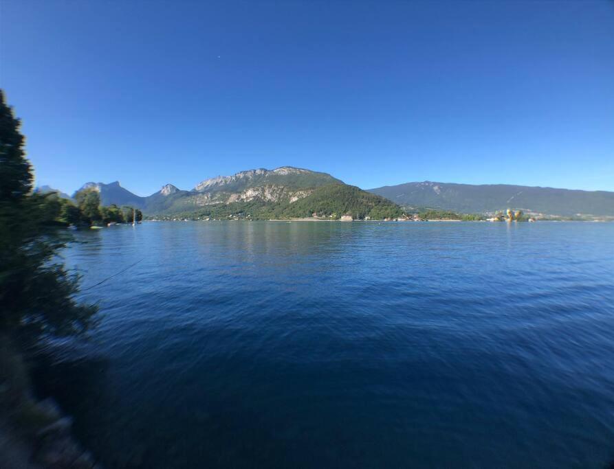 Charmant Et Spacieux Appartement A Quelques Pas Du Lac Duingt Esterno foto
